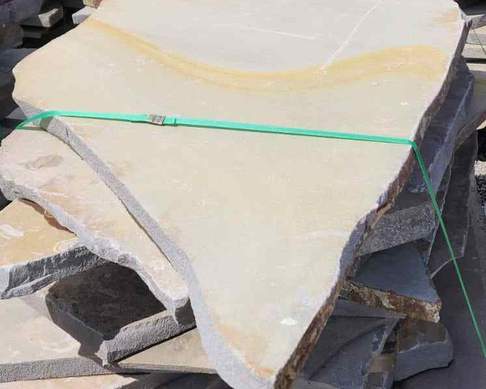 Piso em retalhão irregular de pedra